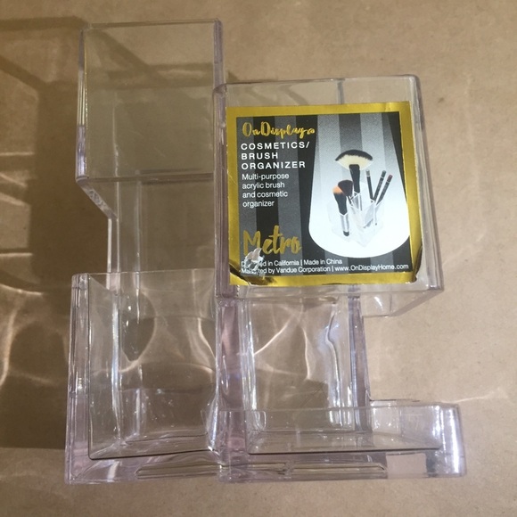 Clear Cosmetics makeup brushes holder organizer - Picture 3 of 10